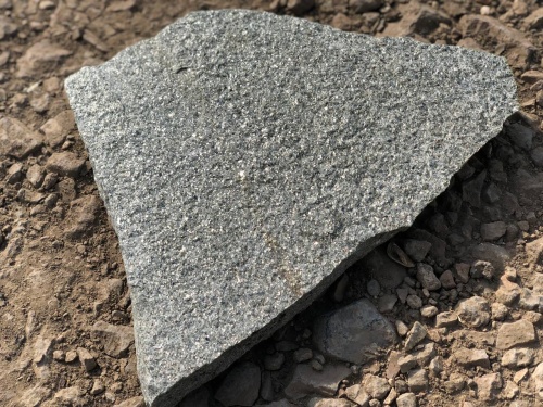 Плитняк златолит Уральский для цоколя, отмостки купить в Симферополе