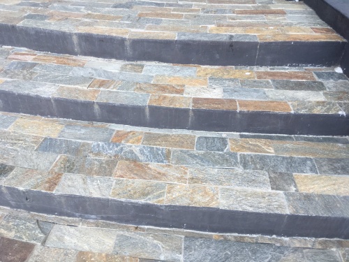 Плитка из Златолита Уральского для лестницы купить в Симферополе