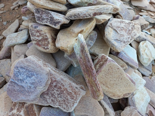 Златолит жёлтый, жёлто-зелёный глыбки и валуны для ланшафтного дизайна купить в Симферополе