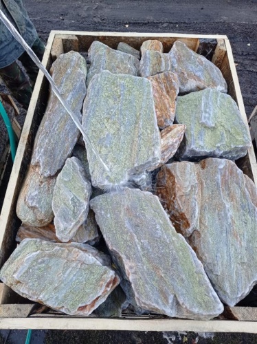 Златолит жёлтый, жёлто-зелёный глыбки и валуны для ланшафтного дизайна купить в Симферополе