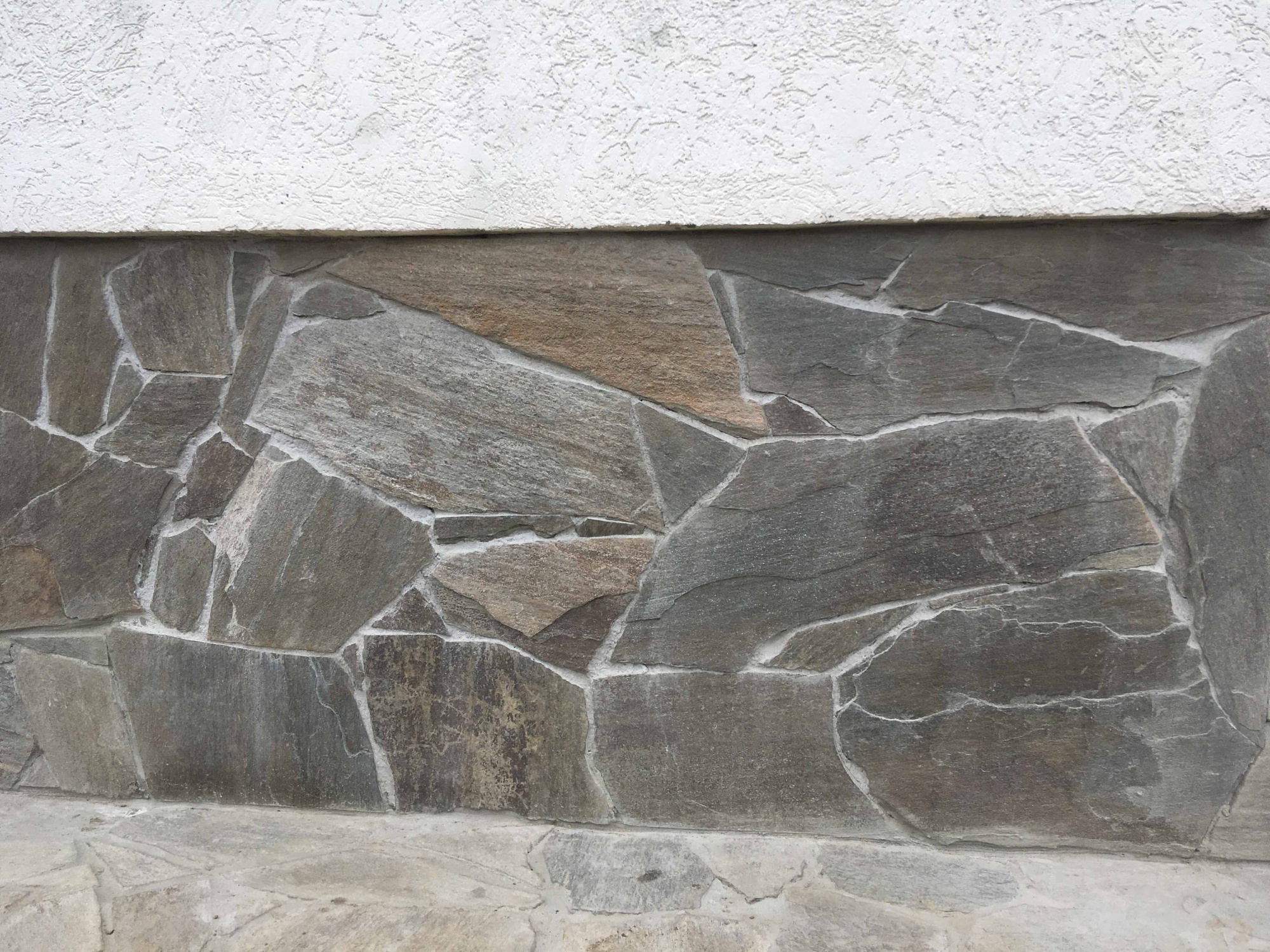 Плитняк златолит Уральский для цоколя, отмостки купить в Симферополе