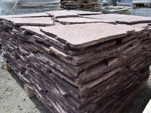 Плитняк лемезит бордовый для облицовки цоколя 20-25 мм  купить в Симферополе