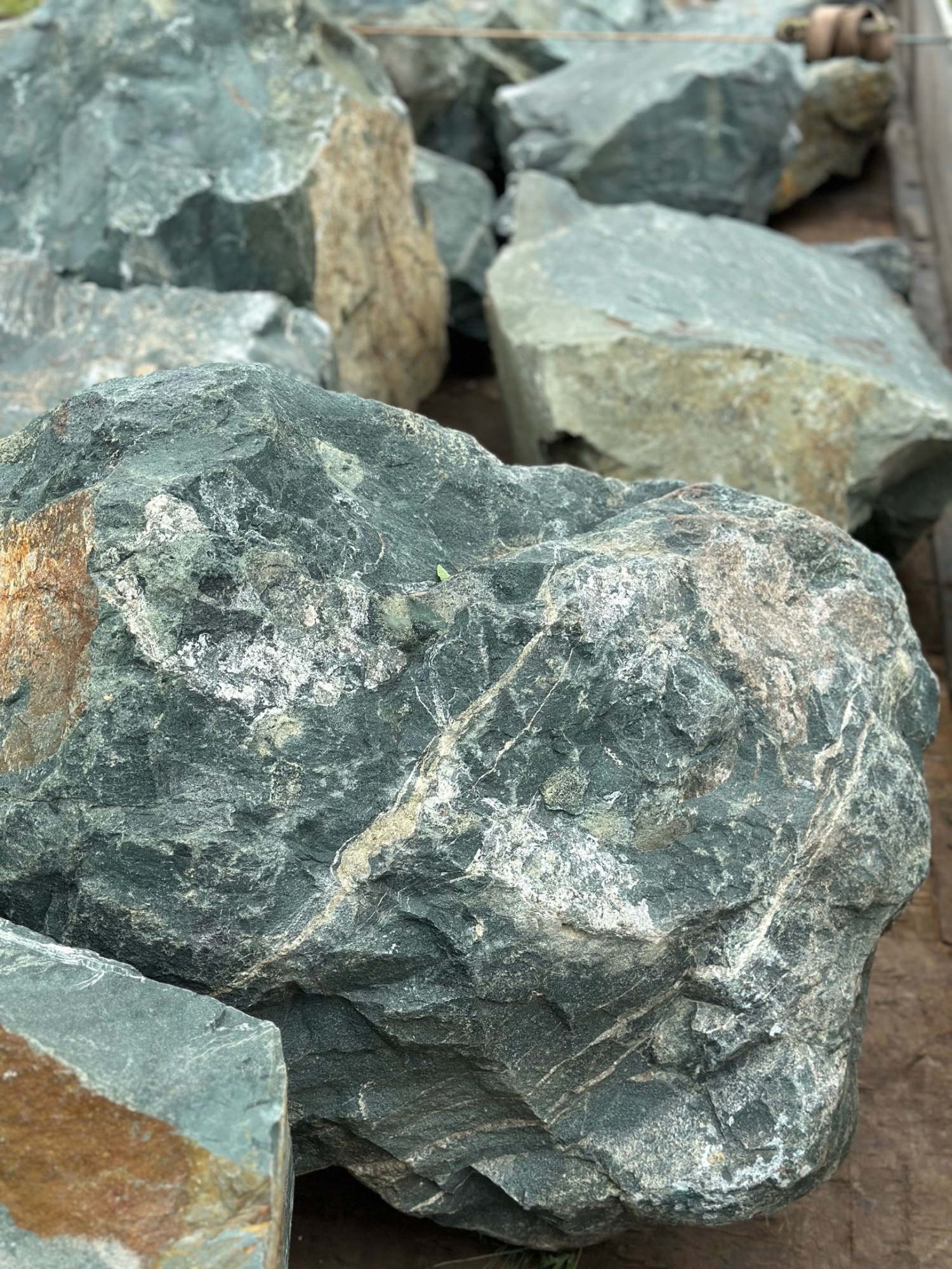 Камни для ландшафтного дизайна зелёные 10-60 килограмм купить в Симферополе