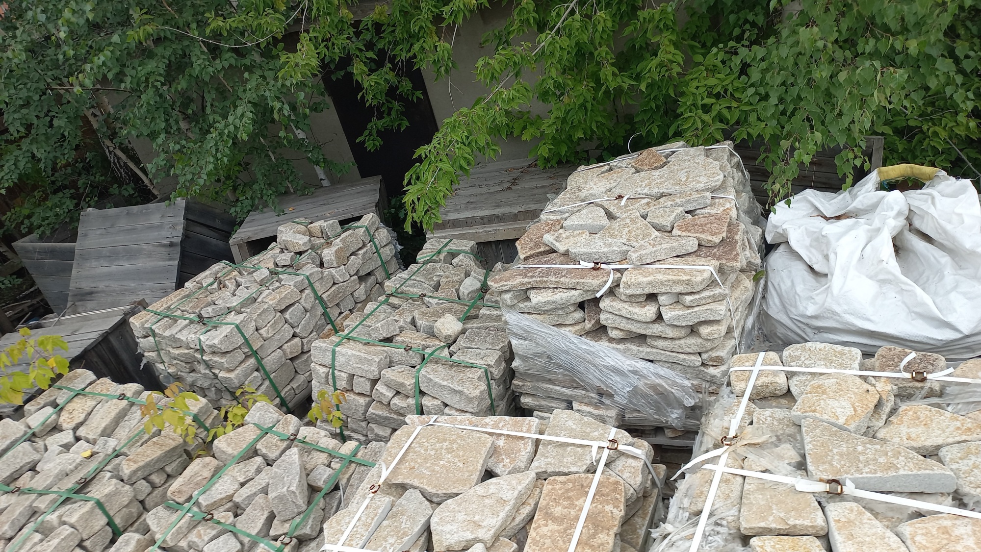 Плитняк гранитный галтованный купить в Симферополе