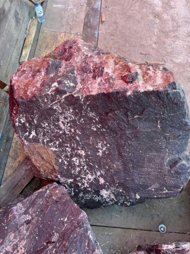 Камни для ландшафтного дизайна красно-фиолетовые 10-60 килограмм купить в Симферополе