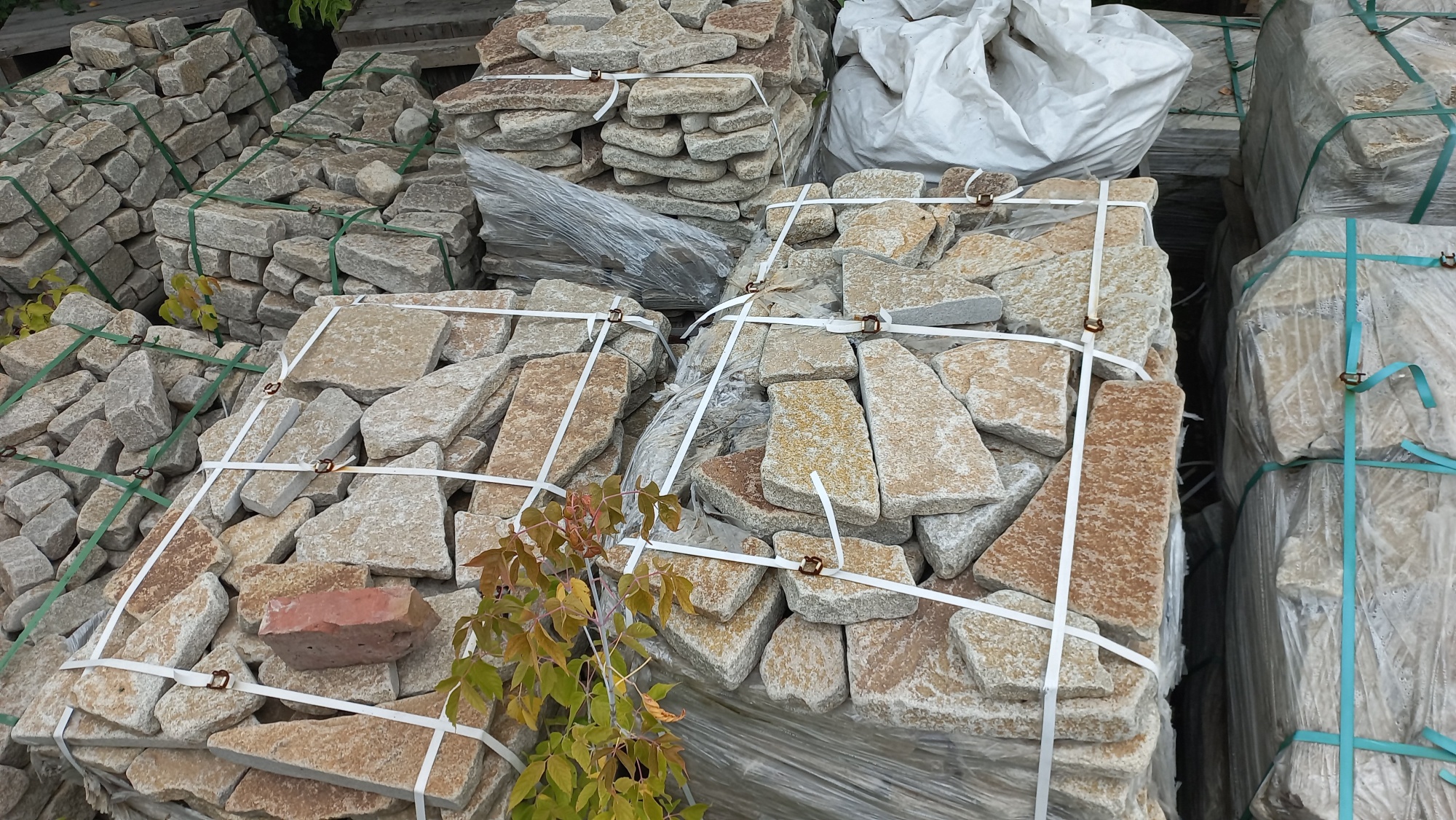 Плитняк гранитный галтованный купить в Симферополе