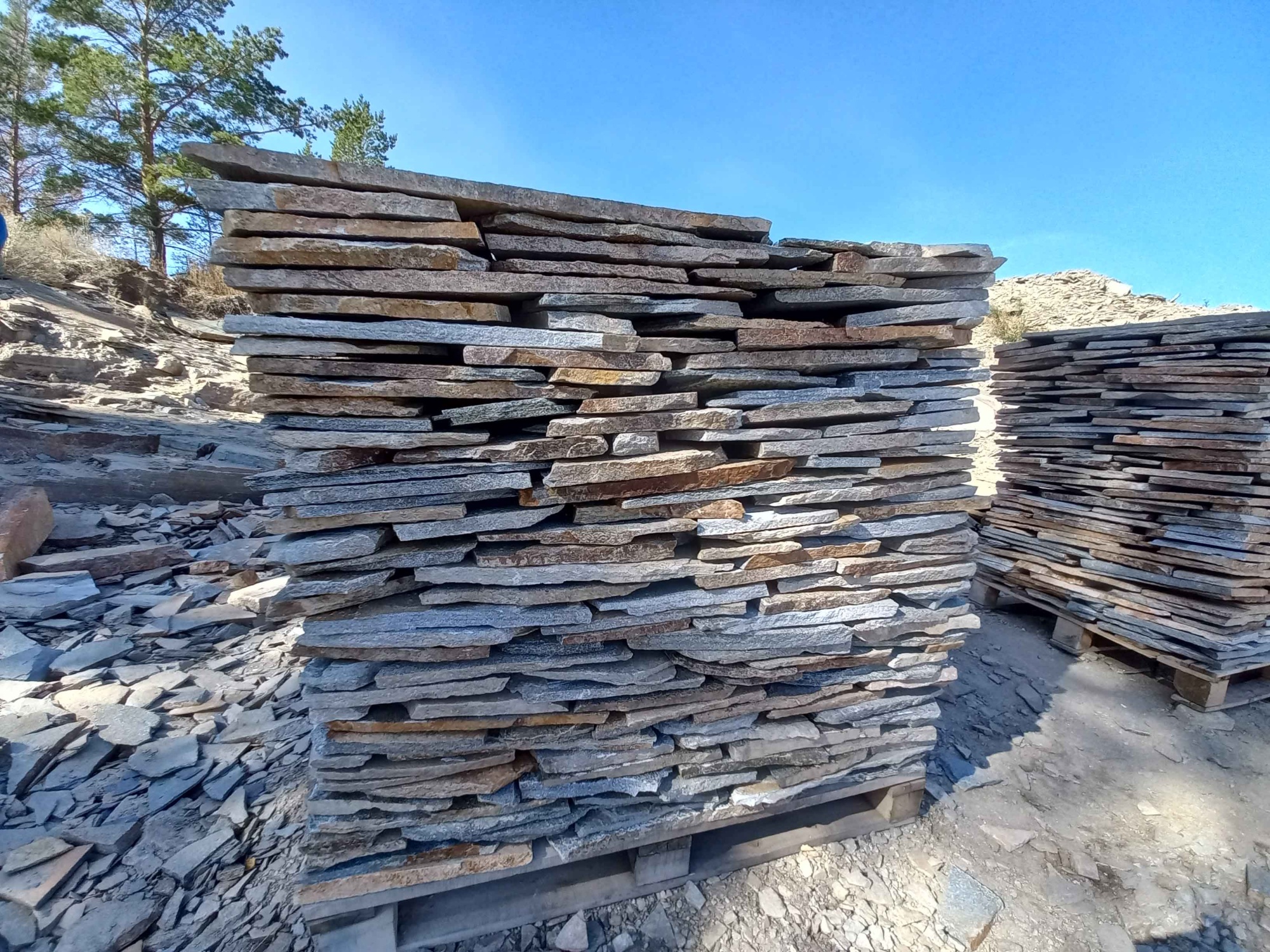 Плитняк златолит серебристый для фасада купить в Симферополе