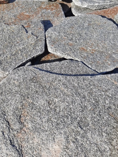 Златолит серебристый галтованный для лестниц купить в Симферополе