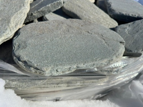 Плитняк златолит зелёный галтованный для мощения на бетон купить в Симферополе