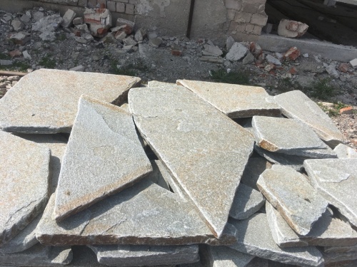 Златолит серебристый галтованный для лестниц купить в Симферополе